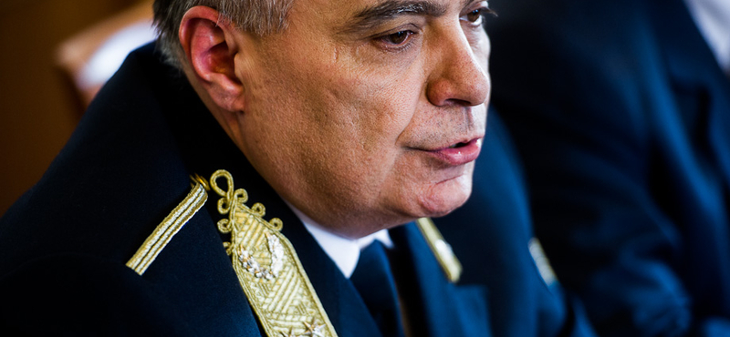 Ötpárti támogatással jöhet az új, erős kezű főrendőr