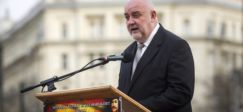 1,7 milliós benzinpénzt és lakást is kap a fideszes, aki csak egyszer szólalt fel a Házban