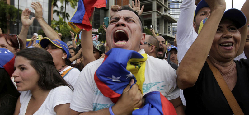 Így ír a kormányoldali sajtó a venezuelai kimentett magyarokról