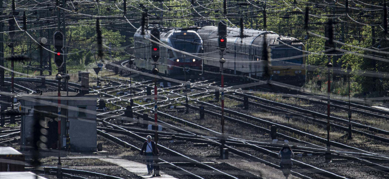 Baleset miatt késnek a vonatok a Szolnok-Tiszatenyő-Szentes vonalon