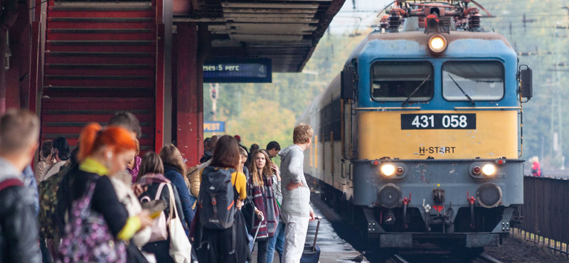 Megint hosszú hétvége volt, megint hiába próbáltak helyjegyet venni 50 intercityre