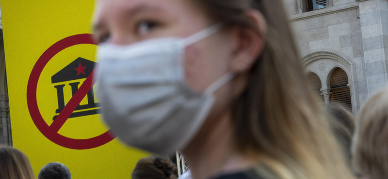 Elkaszálták Karácsony népszavazási kérdéseinek többségét – a Fudan-referendum a választás utánra csúszhat