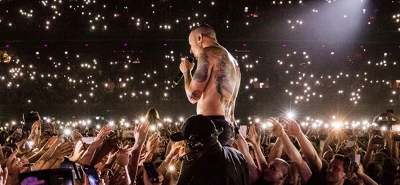 Talán sosem volt még ilyen szomorú a Facebook, mint most, Chester Bennington öngyilkossága után