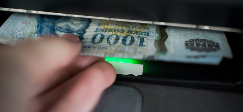 Tudja, mennyit fizetnek a neten az ön ellopott bankkártyájáért?