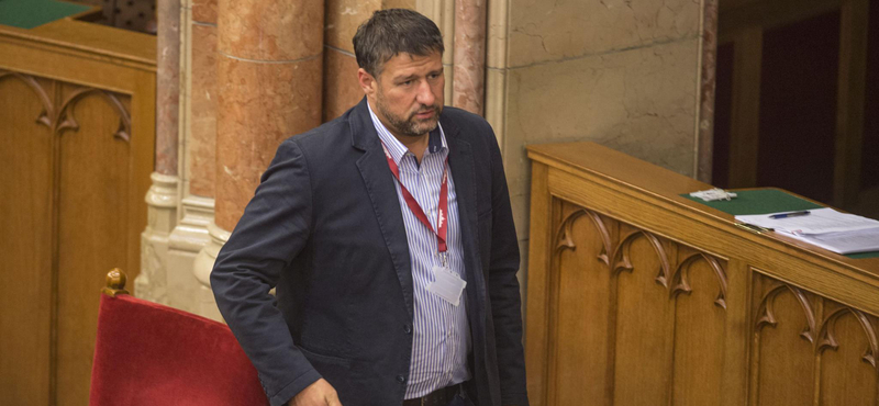 Vádat emeltek Simonka György fideszes politikus ellen