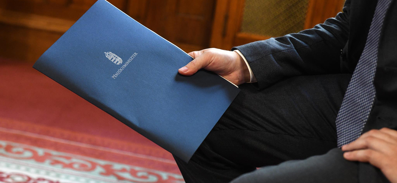 És akkor a leendő pénzügyminiszter rettegve belenéz a költségvetésbe