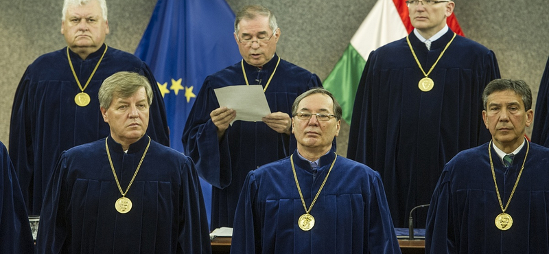 A nap, amikor az alkotmánybírák megvédték Orbán Viktor portáját