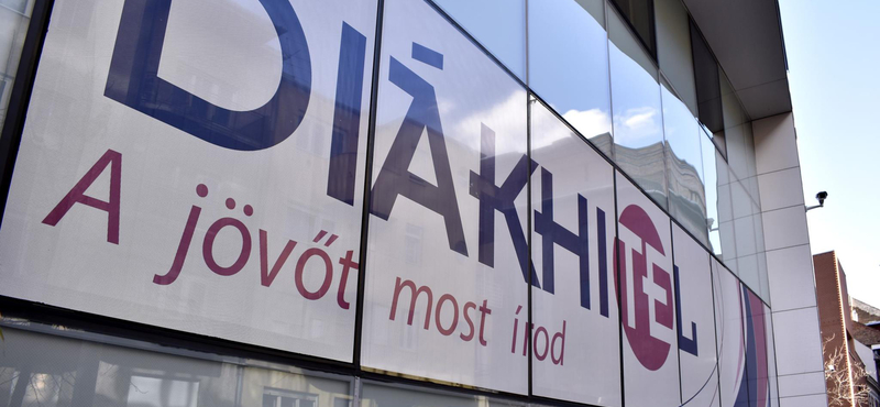 Csak idén kezdtek nyomozni a Diákhitel Központ szerződései miatt