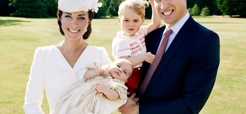 Még csak kilenc hónapos, de máris divatikon lett a brit Charlotte hercegnőből