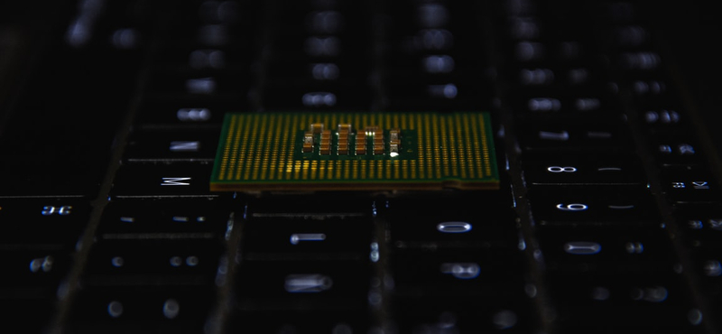 Vírusirtó kerül az Intel újabb processzoraiba, állítólag a hackerek ellen is véd