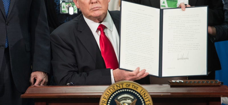 Trump megtiltotta a muszlim menekültek befogadását