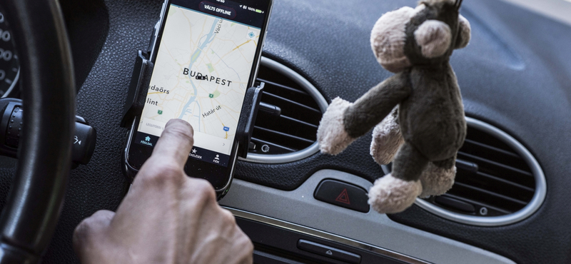 Uber-szerű fizetésre vált egy taxitársaság