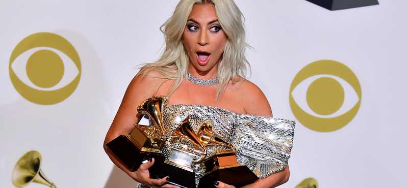 Döbbenetes hibával készült el Lady Gaga új tetoválása