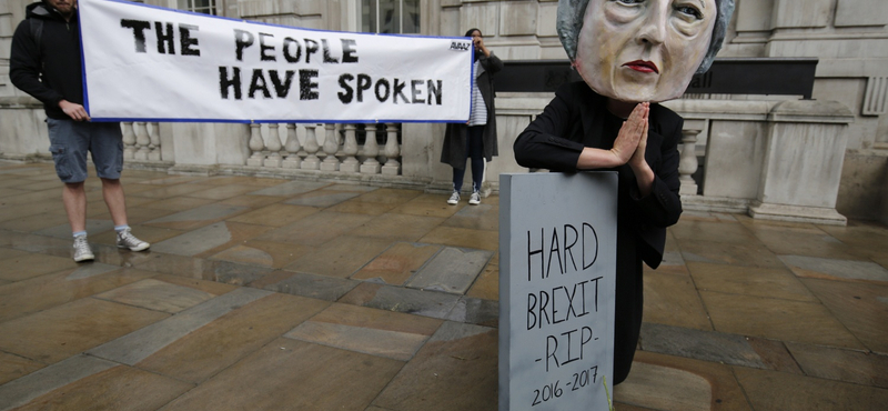 A Brexit-hivatalból is sorra távoznak az emberek