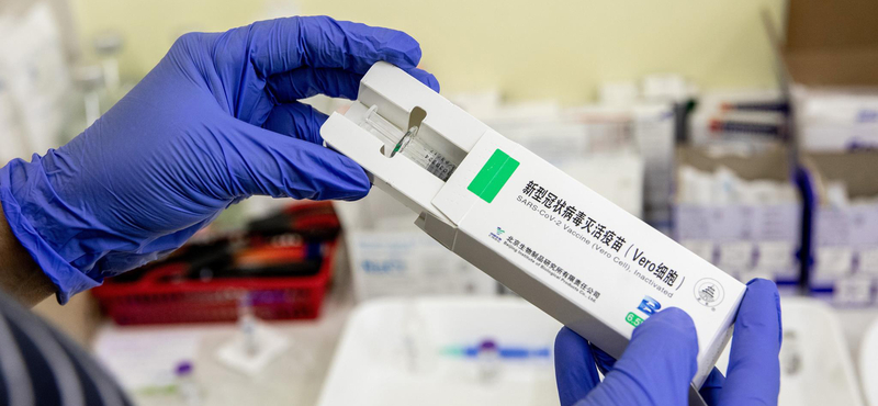 Fifty-fifty, hogy megvéd-e a betegségtől a Sinopharm-oltás egy 400 ezres felmérés szerint