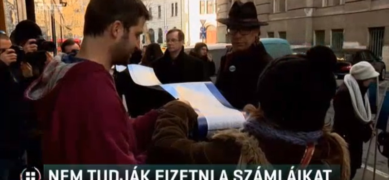 Könyvtárosok százai követelnek béremelést, a számláikat sem tudják fizetni