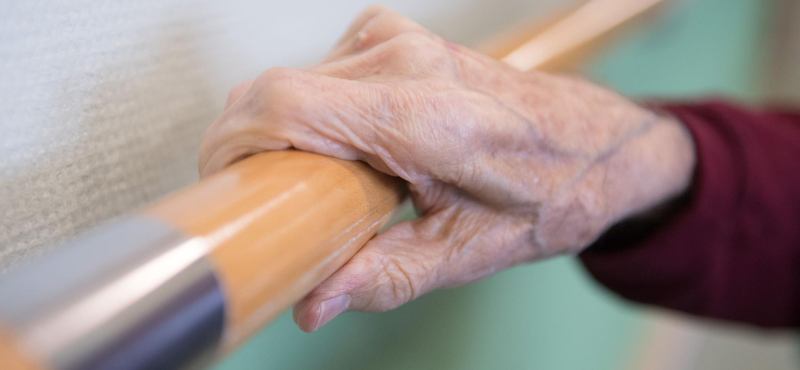 Családjukat hátrahagyva zárkóztak be egy somogyi idősotthonba az ott dolgozók