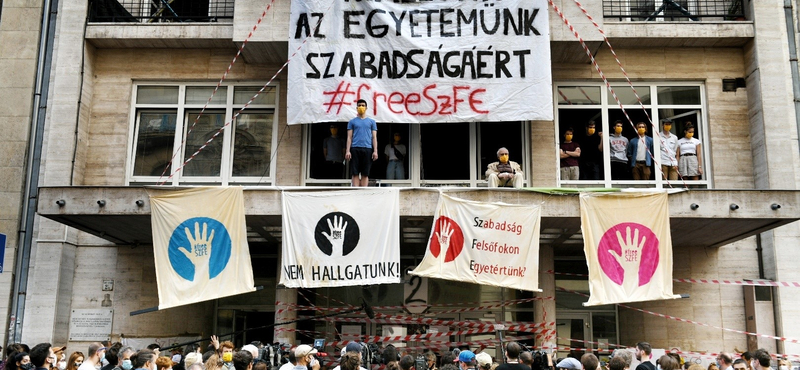 Több tucat tudósnak van elege „a kormány felforgató, rendbontó intézkedéseiből”