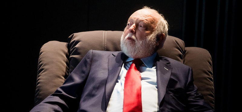 Zuhanni kezdtek az Est Média részvényei Andy Vajna halálának hírére