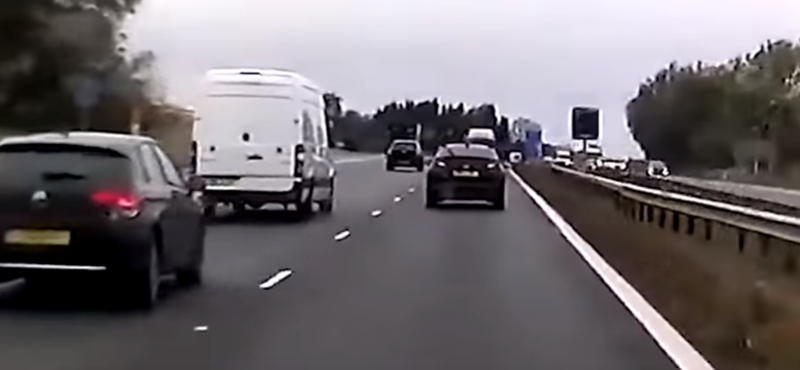 Továbbra is nehézkes a közlekedés az M0-son, fél órával nő a menetidő