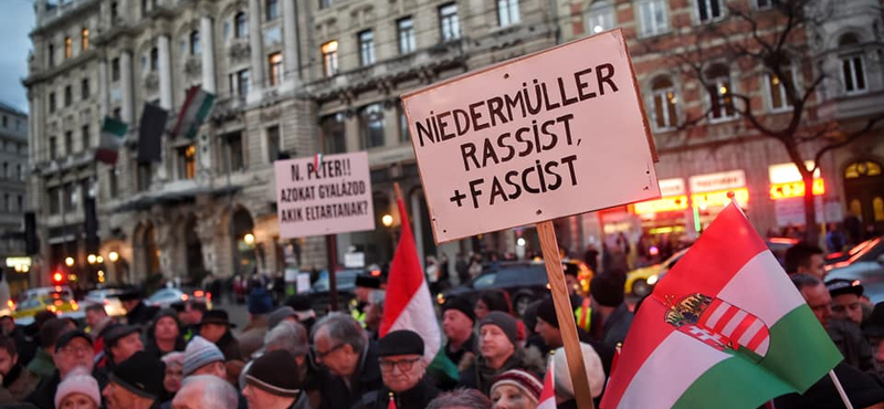 Egy embert előállítottak a Niedermüller elleni tüntetésen