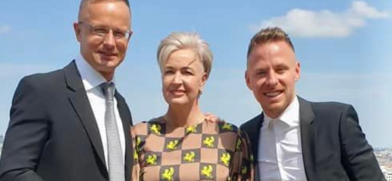 Dzsudzsák Balázs együtt ünnepli Szijjártó Péterrel a miniszteri kinevezést