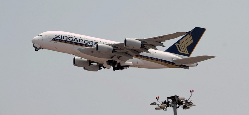 Rémület 12 ezer méteren: mindkét hajtóműve leállt egy Airbusnak