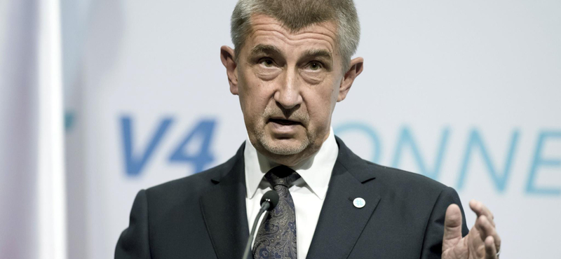 A cseh kormányfő nem írja alá a melegellenes törvénnyel kapcsolatos uniós felhívást