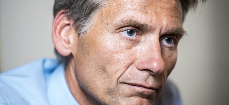 Belebukott a pénzmosási botrányba a Danske Bank vezetője