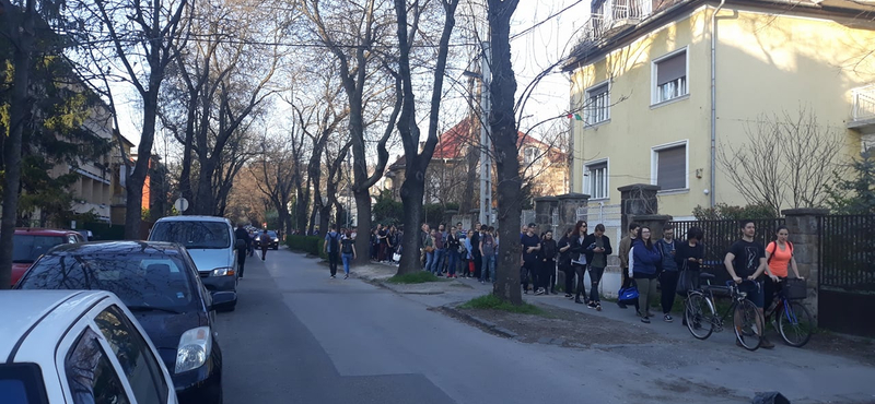 Áthelyezték a rettegett átjelentkezős szavazókört