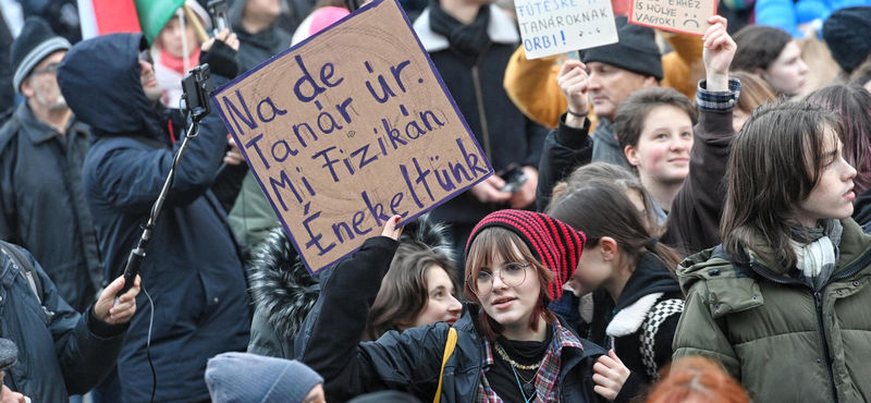 Tüntetés lesz este a Belügyminisztériumnál az újabb tanárkirúgások miatt