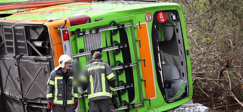 Öten meghaltak, amikor felborult egy FlixBus Lipcsénél