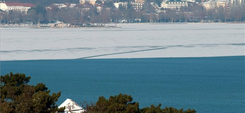 „Migránsmentes Balaton” - ez lehet az idei nyár vendégcsalogató szlogenje