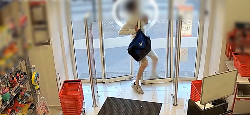 Fotocellás ajtóba szorult a rabló egy ferencvárosi drogériában – videó