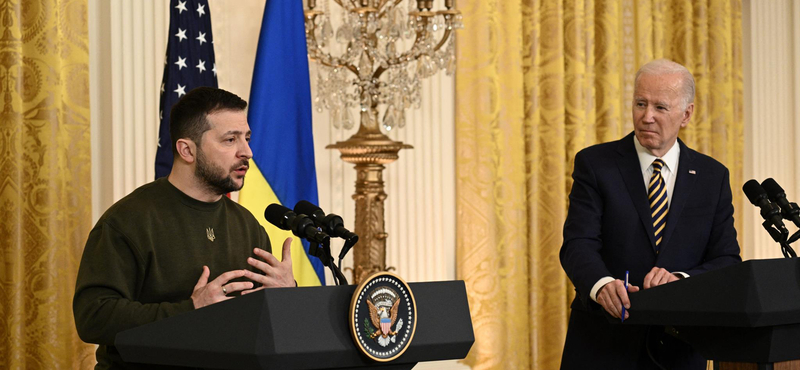 Biden biztosította Zelenszkijt: sosem marad egyedül 