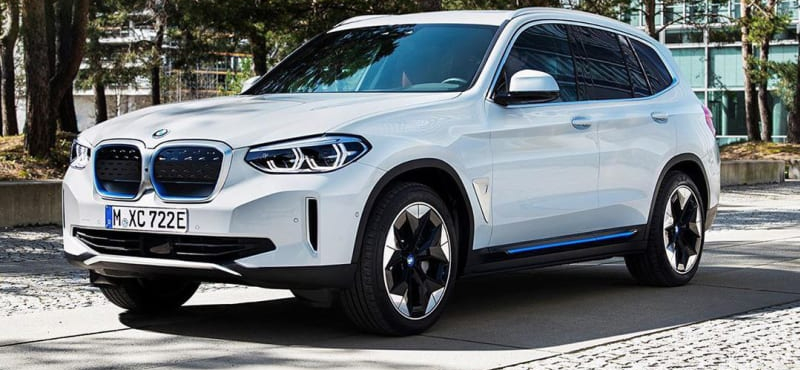 Vagy nagyon ügyes a garázsdizájn, vagy tényleg itt a BMW iX3