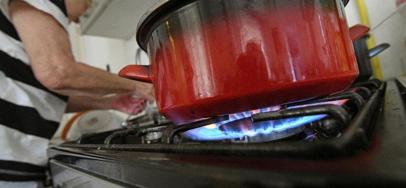 A magyarok közel harmada verte magát adósságba mostanában, főleg a rezsi miatt