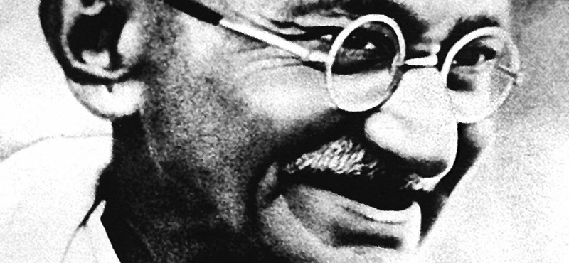 Elárverezik Gandhi egyik első szemüvegét