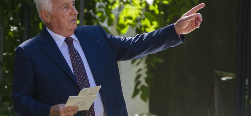 Orbán apja mégsem építkezik a volt kavicsbányában