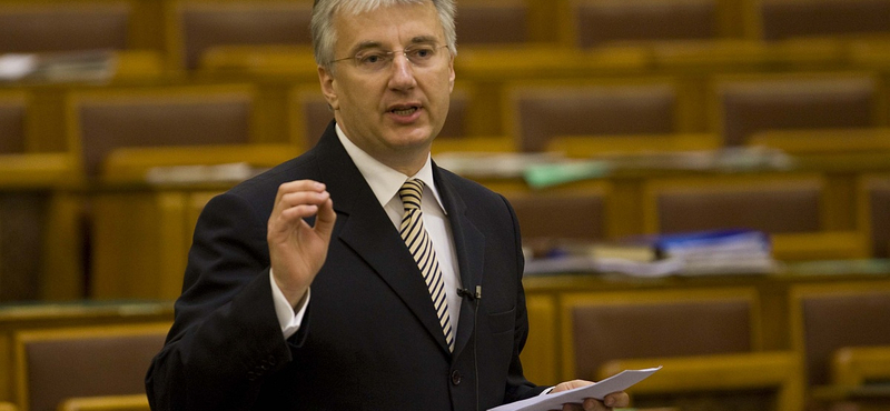 Plágiumgyanú Semjén Zsolt doktorija körül