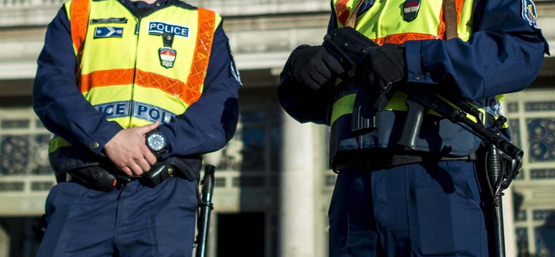 Átlagosan másfél hónapnyi túlórája volt egy rendőrnek tavaly