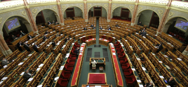 Századvég: stabilizálódott a kormány és az ellenzék