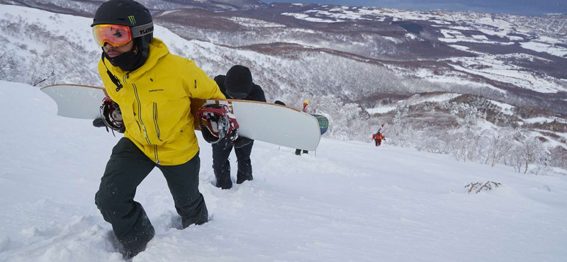 Lewis Hamilton snowboardosként sem tűnik nagyon bénának – videó