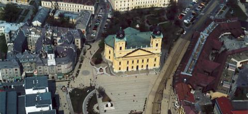 Lázárék is megszólaltak a debreceni horogkereszt miatt