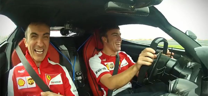 Ilyen, amikor Alonso veszi kezelésbe a LaFerrarit – videó