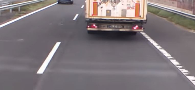 Kiderült: ők ellenőriztek a civil, kék lámpás autóból az M7-esen