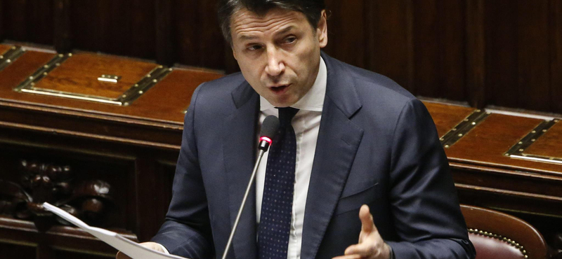 Megmenekült az olasz kormány