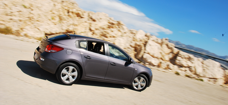 Chevrolet Cruze teszt: a Golf körmére lépett