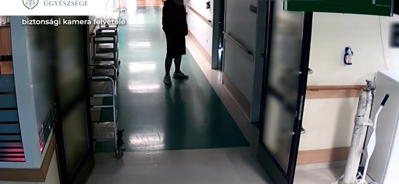 Videón, ahogyan az alvó betegeknél fosztogat a kórházba besurranó tolvaj