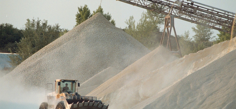 Orbánék osztozkodnak a 730 milliós osztalékot fizető családi cégen